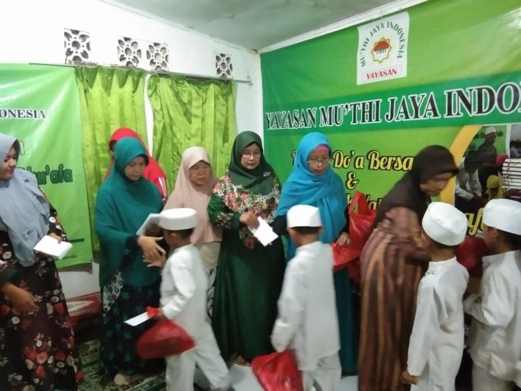 Do’a Bersama dan Santunan Uang Saku Pekanan